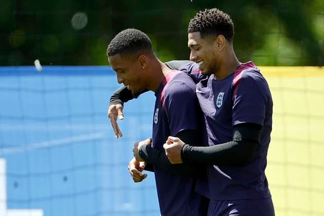 England players Jude Bellingham and Ezri Konsa (L) during an English National Soccer Team s training session on the eve of UEFA EURO, EM, Europameisterschaft,Fussball 2024 s final game against Spain in Blankenhain, Germany, 13 July 2024. English National Soccer Team trains ahead of UEFA Euro 2024 s final game against Spain !ACHTUNG: NUR REDAKTIONELLE NUTZUNG!  Copyright: xAlbertoxEstevezx GRAF6708 20240713-55014140648_1