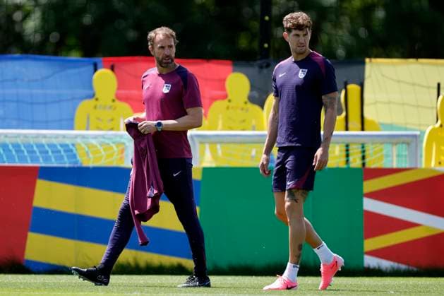 England national team, Nationalteam player John Stones, with coach Gareth Southgate (L), during an English National Soccer Team s training session on the eve of UEFA EURO, EM, Europameisterschaft,Fussball 2024 s final game against Spain in Blankenhain, Germany, 13 July 2024. English National Soccer Team trains ahead of UEFA Euro 2024 s final game against Spain !ACHTUNG: NUR REDAKTIONELLE NUTZUNG!  Copyright: xAlbertoxEstevezx GRAF6704 20240713-55014140684_1