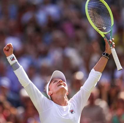 Barbora Krejcikova celebrates victory in the Ladies Singles Final Wimbledon Tennis Championships, Day 13, The All England Lawn Tennis and Croquet Club, London, UK - 13 Jul 2024  Copyright: xEllaxLing Shutterstockx 14584811bc