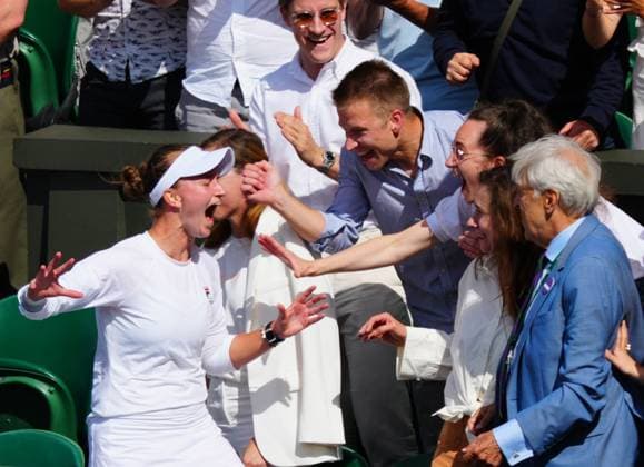 Barbora Krejcikova celebrates victory with her team in the Ladies Singles Final Wimbledon Tennis Championships, Day 13, The All England Lawn Tennis and Croquet Club, London, UK - 13 Jul 2024  Copyright: xJavierxGarcia Shutterstockx 14584798cc