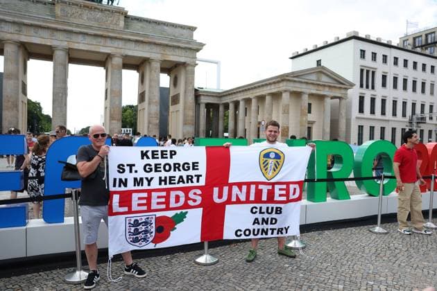 Berlin, Germany. 13th July 2024. England fans enjoying the atmosphere prior to the final taking place in Berlin, Germany. Picture date: 13th July 2024. Picture Paul Terry Sportimage EDITORIAL USE ONLY. No use with unauthorised audio, video, data, fixture lists, club league logos or live services. Online in-match use limited to 120 images, no video emulation. No use in betting, games or single club league player publications. SPI-3231-0007
