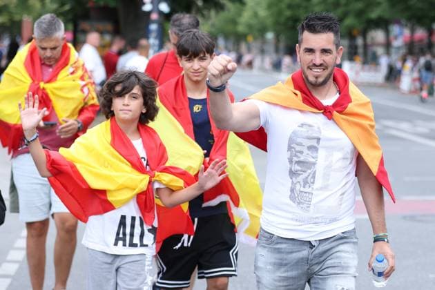 Berlin, Germany. 13th July 2024. Spain fans enjoying the atmosphere prior to the final taking place in Berlin, Germany. Picture date: 13th July 2024. Picture Paul Terry Sportimage EDITORIAL USE ONLY. No use with unauthorised audio, video, data, fixture lists, club league logos or live services. Online in-match use limited to 120 images, no video emulation. No use in betting, games or single club league player publications. SPI-3231-0008
