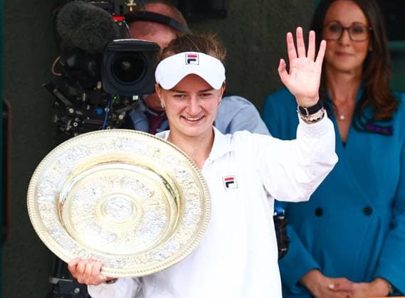 Barbora Krejcikova lifts the Venus Rosewater Dish on the balcony of the South West Hall after victory in the Ladies Singles Final Wimbledon Tennis Championships, Day 13, The All England Lawn Tennis and Croquet Club, London, UK - 13 Jul 2024  Copyright: xJamesxMarsh Shutterstockx 14584808cd