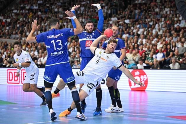 International handball match between Germany and France on 13 7 24 in the Westfalenhalle in Dortmund Frances NIKOLA KARABATIC l r , Germanys Johannes Golla and Frances LUDOVIC FABREGAS fight for the ball Copyright: xDavidxInderliedx