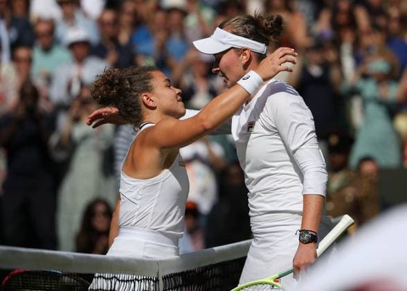 Jasmine Paolini congratulates the winner Barbora Krejcikova CZE Tennis Wimbledon 2024 Grand Slam ITF ATP WTA AELTC London Great Britain 13 July 2024 Copyright: xJuergenxHasenkopfx
