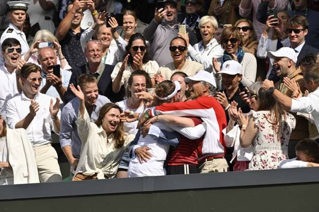Tennis : Wimbledon 2024 - Barbora Krejcikova remporte le simple Dames - Republique Tcheque Tennis : Wimbledon 2024 - England - 13 07 2024 ChrysleneCaillaud Panoramic 