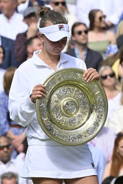 Tennis : Wimbledon 2024 - Barbora Krejcikova remporte le simple Dames - Republique Tcheque Tennis : Wimbledon 2024 - England - 13 07 2024 ChrysleneCaillaud Panoramic 