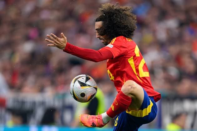 090724 KAI SCHWOERER Marc Cucurella of Spain controls the ball during the UEFA EURO, EM, Europameisterschaft,Fussball 2024 semi-final match between Spain and France at Munich Football Arena on July 9, 2024 in Munich, Germany. 090724-CPL-ESPvFRA-165