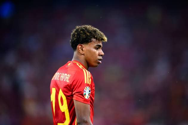 090724 KAI SCHWOERER Lamine Yamal of Spain looks on during the UEFA EURO, EM, Europameisterschaft,Fussball 2024 semi-final match between Spain and France at Munich Football Arena on July 9, 2024 in Munich, Germany. 090724-CPL-ESPvFRA-186