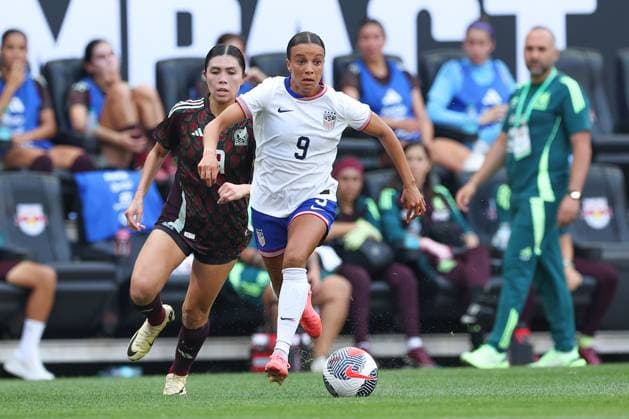 HARRISON, NJ - JULY 13: Mallory Swanson 9 of United States controls the ball during the second half of the Impact 99 presented by New York Life soccer game against Mexico on July 13, 2024 at Red Bull Arena in Harrison, New Jersey. (Photo by Rich Graessle Icon Sportswire) SOCCER: JUL 13 Women s USA vs Mexico EDITORIAL USE ONLY Icon2407131788
