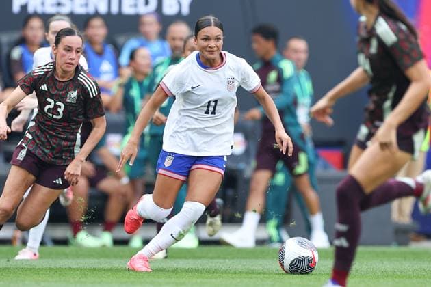 HARRISON, NJ - JULY 13: Sophia Smith 11 of United States controls the ball during the second half of the Impact 99 presented by New York Life soccer game against Mexico on July 13, 2024 at Red Bull Arena in Harrison, New Jersey. (Photo by Rich Graessle Icon Sportswire) SOCCER: JUL 13 Women s USA vs Mexico EDITORIAL USE ONLY Icon2407131790