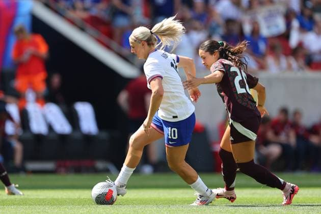 HARRISON, NJ - JULY 13: Lindsey Horan 10 of United States during the first half of the Impact 99 presented by New York Life soccer game against Mexico on July 13, 2024 at Red Bull Arena in Harrison, New Jersey. (Photo by Rich Graessle Icon Sportswire) SOCCER: JUL 13 Women s USA vs Mexico EDITORIAL USE ONLY Icon2407131843