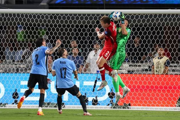 July 13, 2024, Charlotte, North Carolina, U.S: Uruguay goalkeeper SERGIO ROCHET (1) makes a jumping save over Canada defender ALISTAIR JOHNSTON (2) during the first half of the CONMEBOL Copa America match between Uruguay and Canada at Bank of America Stadium in Charlotte, NC on July 13, 2024. Charlotte U.S - ZUMAk149 20240713_zsp_k149_016 Copyright: xCoryxKnowltonx
