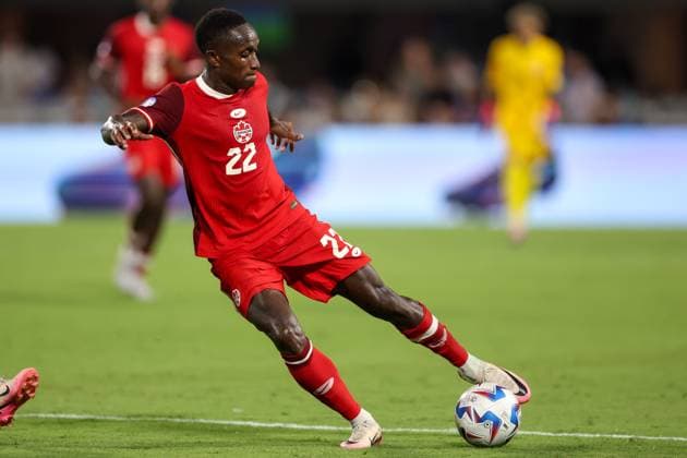 July 13, 2024, Charlotte, North Carolina, U.S: Canada midfielder RICHIE LARYEA (22) sets up a pass during the second half of the CONMEBOL Copa America match between Uruguay and Canada at Bank of America Stadium in Charlotte, NC on July 13, 2024. Charlotte U.S - ZUMAk149 20240713_zsp_k149_011 Copyright: xCoryxKnowltonx