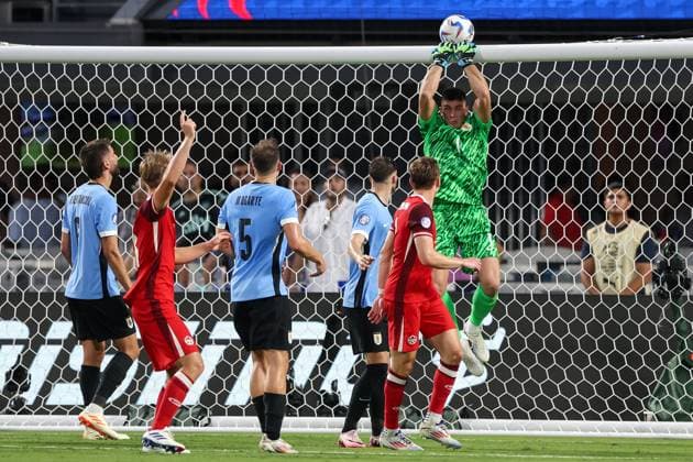 July 13, 2024, Charlotte, North Carolina, U.S: Uruguay goalkeeper SERGIO ROCHET (1) deflects the ball during the first half of the CONMEBOL Copa America match between Uruguay and Canada at Bank of America Stadium in Charlotte, NC on July 13, 2024. Charlotte U.S - ZUMAk149 20240713_zsp_k149_018 Copyright: xCoryxKnowltonx