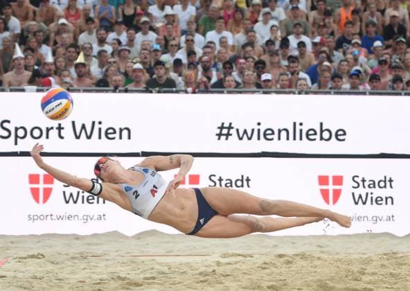 (240714) -- VIENNA, July 14, 2024 -- Cinja Tillmann of Germany saves the ball during the women s final match between Svenja Muller Cinja Tillmann of Germany and Anouk Verge-Depre Joana Mader of Switzerland at the Volleyball World Beach Pro Tour Elite 16 2024 in Vienna, Austria, July 13, 2024. ) (SP)AUSTRIA-VIENNA Beach volleyball, Beachvolleyball PRO TOUR-WOMEN S FINAL HexCanling 