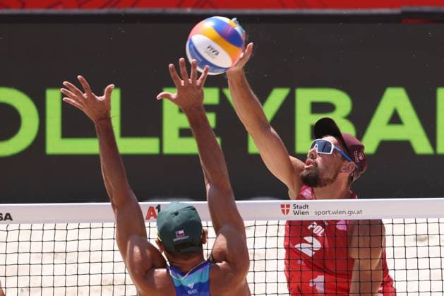 BEACHVOLLEYBALL - Beach Pro Vienna VIENNA,AUSTRIA,14.JUL.24 - Beach volleyball, Beachvolleyball - A1 Beach Pro Vienna. Image shows Bartosz Losiak (POL).  GEPAxpictures xMathiasxMandl