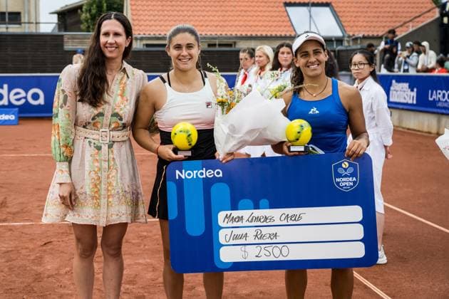 240714 Tournament Director Sofia Arvidsson, Maria Lourdes CarlÃ of Argentina and Julia Riera of Argentina after the final of Nordea Open day 7 on July 14, 2024 in Bastad Photo Niclas Jönsson BILDBYRAN COP 273 NO0280 tennis dam wta nordea open bastad dag 7 bbeng final double final  Copyright: NICLASxJÖNSSON BB240714NO067