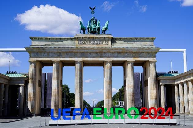 Berlin, Germany, July 14th 2024: View of the Brandenburg Gate (Brandenburger Tor) with the UEFA EURO, EM, Europameisterschaft,Fussball 2024 sign in front of it prior to the UEFA EURO 2024 Germany Final football match between Spain and England at Olympiastadion in Berlin, Germany. (Daniela Porcelli SPP)  Copyright: xDanielaxPorcellix xSPPx spp-en-DaPoSp-20240714-DP307523