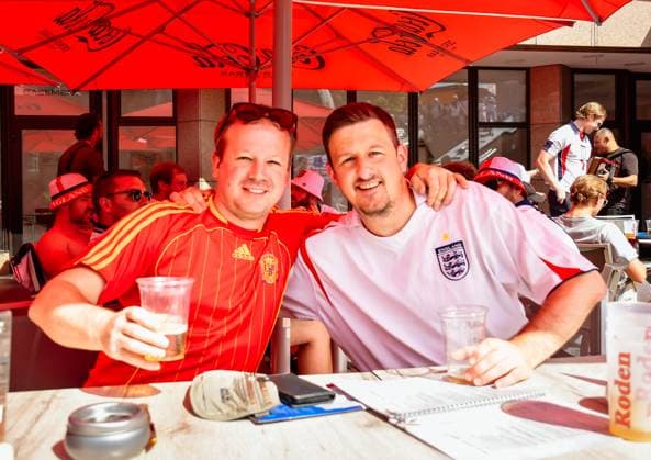 Football, European Championship 2024 English fans on Breitscheidplatz 14 06 2024, xdanx, Football, European Championship 2024 English fans on Breitscheidplatz , v l Spanish and English fan drink a beer together Berlin Breitscheid Platz Berlin Germany EN Copyright: xDanielxLakomskix