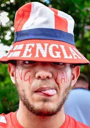 Football, European Championship 2024 English fans on Breitscheidplatz 14 06 2024, xdanx, Football, European Championship 2024 English fans on Breitscheidplatz , v l Cheers from the English fans Berlin Breitscheid Platz Berlin Germany EN Copyright: xDanielxLakomskix