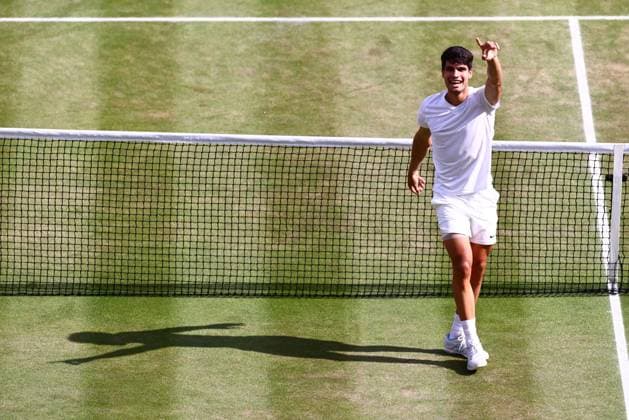 Carlos Alcaraz celebrates victory in the Gentlemen s Singles final Wimbledon Tennis Championships, Day 14, The All England Lawn Tennis and Croquet Club, London, UK - 14 Jul 2024  Copyright: xJamesxMarsh Shutterstockx 14584815ch