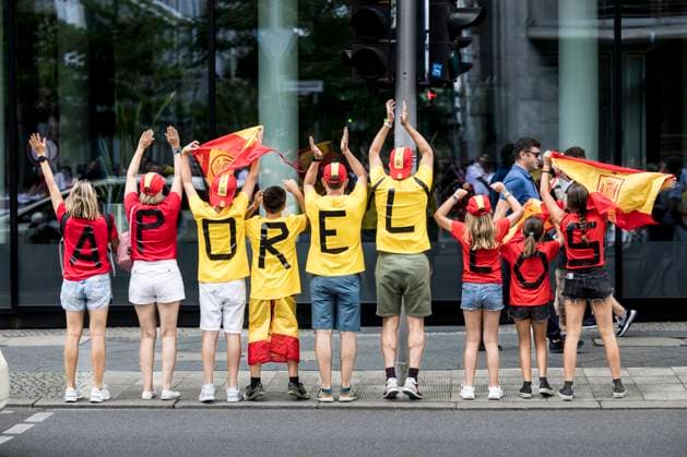 Football fans take the streets of Berlin ahaed of UEFA EURO, EM, Europameisterschaft,Fussball 2024 final Berlin, Germany. 14th, July 2024. Football fans of Spain take the streets of Berlin in celebration before the UEFA Euro 2024 final between Spain and England at Olympiastadion in Berlin. Berlin Germany  Copyright: xGonzalesxPhoto LassexLagonix