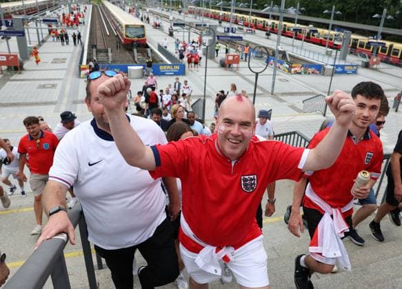 Berlin, Germany, 14th July 2024. England fans arrive prior to the UEFA European Championships final match at Olympiastadion, Berlin. Picture: Paul Terry Sportimage EDITORIAL USE ONLY. No use with unauthorised audio, video, data, fixture lists, club league logos or live services. Online in-match use limited to 120 images, no video emulation. No use in betting, games or single club league player publications. SPI-3227-0016