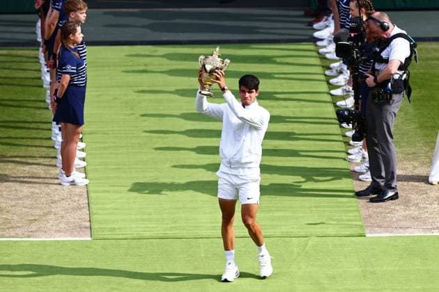 Carlos Alcaraz celebrates victory in the Gentlemen s Singles final Wimbledon Tennis Championships, Day 14, The All England Lawn Tennis and Croquet Club, London, UK - 14 Jul 2024  Copyright: xJamesxMarsh Shutterstockx 14584815dc
