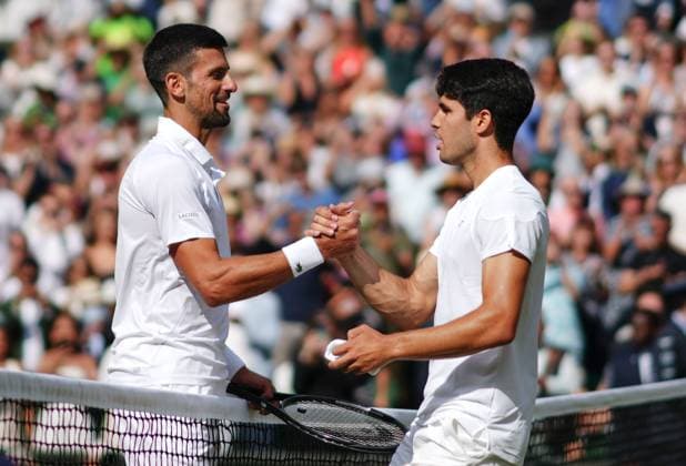 Sport Bilder des Tages Carlos Alcaraz celebrates victory in the Gentlemen s Singles final against Novak Djokovic Wimbledon Tennis Championships, Day 14, The All England Lawn Tennis and Croquet Club, London, UK - 14 Jul 2024  Copyright: xJavierxGarcia Shutterstockx 14584814hn