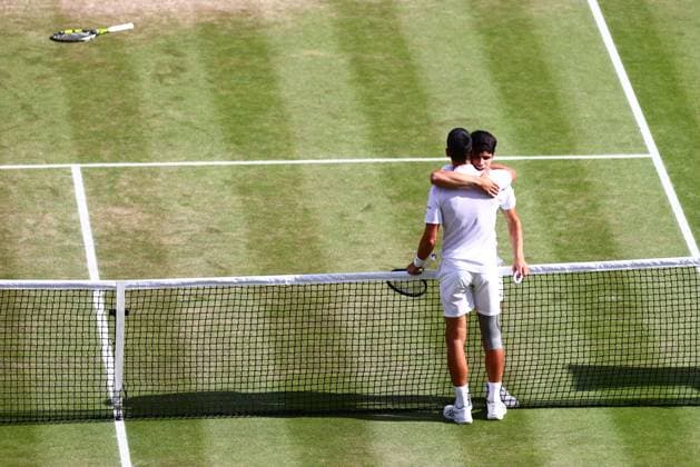 Carlos Alcaraz celebrates victory in the Gentlemen s Singles final against Novak Djokovic Wimbledon Tennis Championships, Day 14, The All England Lawn Tennis and Croquet Club, London, UK - 14 Jul 2024  Copyright: xJamesxMarsh Shutterstockx 14584815eb
