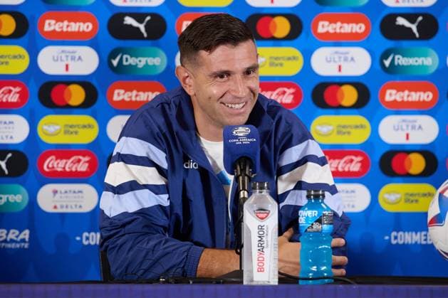 RECORD DATE NOT STATED Copa America USA 2024 Argentina press conference, PK, Pressekonferenz Emiliano Martinez of Argentina during press conference ahead of final match against Colombia as part of CONMEBOL Copa America USA 2024 at Hard Rock Stadium on July 13, 2024 in Miami Gardens, United States. MIAMI GARDENS FLORIDA UNITED STATES  Copyright: xJorgexMartinezx 20240713150031_CA_F_2024_ARG_PRESS_MARTINEZ27