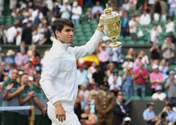 Carlos Alcaraz ESP with the trophy, trophy, Mens Singles, Gentlemen s Singles, Final, Final Tennis Wimbledon 2024 Grand Slam ITF ATP WTA AELTC London Great Britain July 14, 2024 Copyright: xJuergenxHasenkopfx