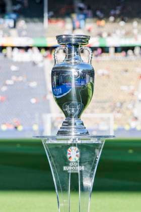 UEFA EURO 2024 Final Spain England 14 07 2024 The European Championship Cup, Henri Delaunay Cup , on its pedestal in the Olympic Stadium before the match UEFA EURO 2024 Final Spain England Olympiastadion, Berlin on 14 07 2024 Copyright: xBEAUTIFULxSPORTS Wunderlx