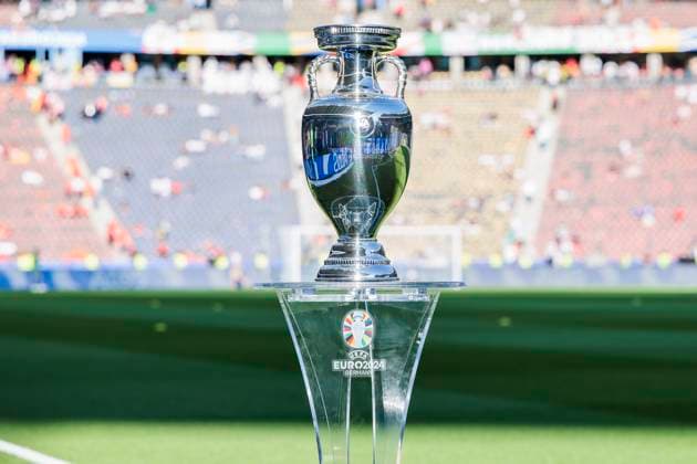 UEFA EURO 2024 Final Spain England 14 07 2024 The European Championship Cup, Henri Delaunay Cup , on its pedestal in the Olympic Stadium before the match UEFA EURO 2024 Final Spain England Olympiastadion, Berlin on 14 07 2024 Copyright: xBEAUTIFULxSPORTS Wunderlx