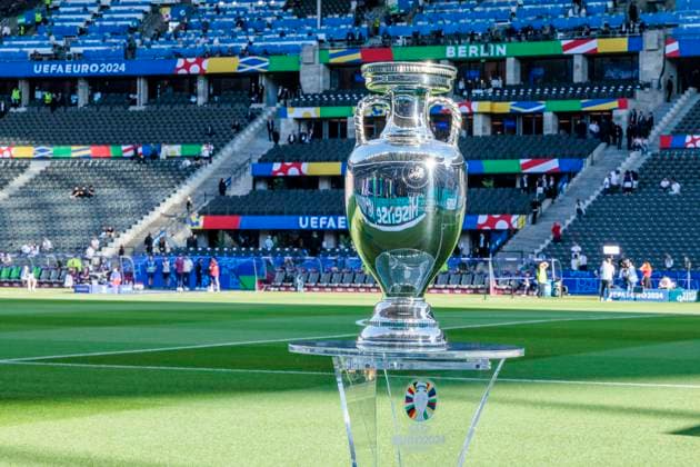 UEFA EURO 2024 Final Spain England 14 07 2024 The European Championship Cup, Henri Delaunay Cup , on its pedestal in the Olympic Stadium before the match UEFA EURO 2024 Final Spain England Olympiastadion, Berlin on 14 07 2024 Copyright: xBEAUTIFULxSPORTS Wunderlx