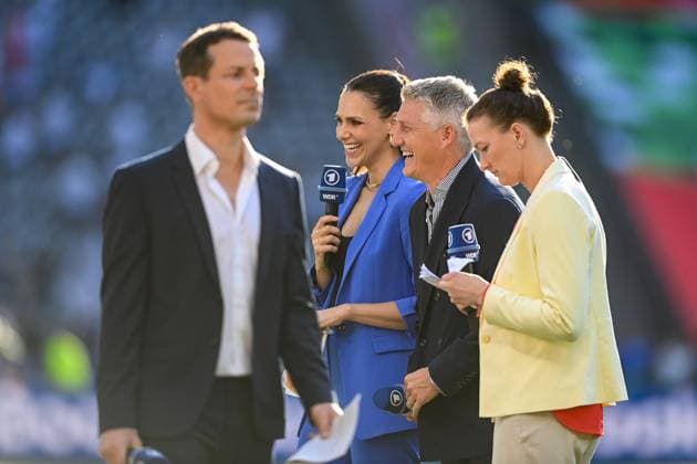 Football, men, season 2023 24, UEFA Euro EM 2024, final in Berlin, Spain England, from l Sportschau presenter Alexander Bommes, Sportschau presenter Esther Sedlaczek, Sportschau expert Bastian Schweinsteiger and Sportschau expert Almuth Schult , 14 07 2024, Copyright: xSebastianxRäppold MatthiasxKochx