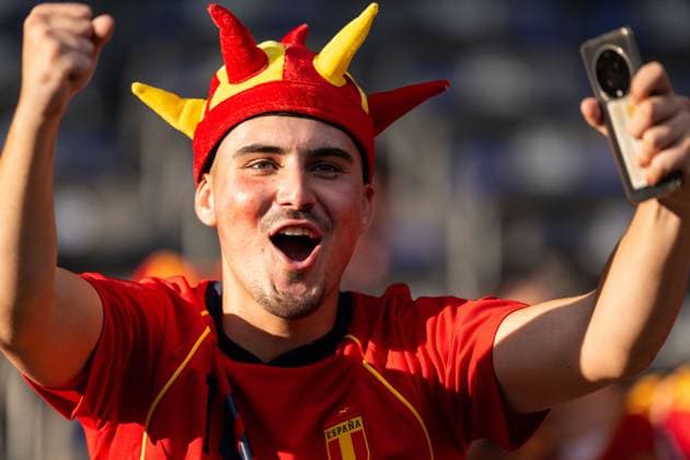240714 A fan of Spain ahead of the UEFA Euro 2024 Football Championship final between Spain and England on July 14, 2024 in Berlin Photo Mathias Bergeld BILDBYRAN code MB MB0946 fotboll football soccer fotballs em europamästskap em uefa euro uefa european football championship euro 2024 final spanien spain england bbeng audience  Copyright: MATHIASxBERGELD BB240714MB028