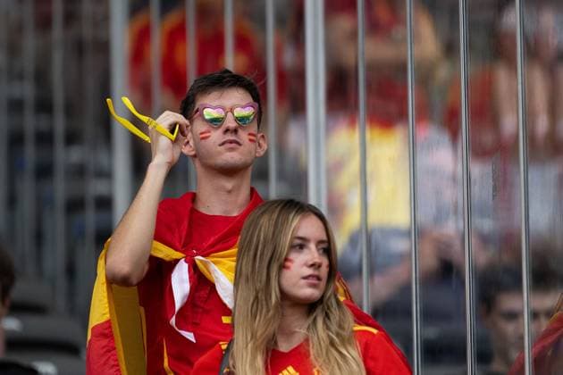 240714 Fans of Spain ahead of the UEFA Euro 2024 Football Championship final between Spain and England on July 14, 2024 in Berlin Photo Mathias Bergeld BILDBYRAN code MB MB0946 fotboll football soccer fotballs em europamästskap em uefa euro uefa european football championship euro 2024 final spanien spain england bbeng audience  Copyright: MATHIASxBERGELD BB240714MB029