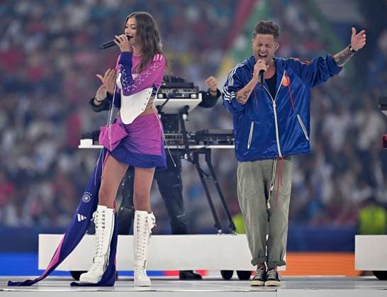 14 07 2024, Football UEFA EURO 2024, Final in the Berlin Olympic Stadium, Spain England, Leony and OneRepublic and Meduza Germany sing the European Championship song Leony in DFB look