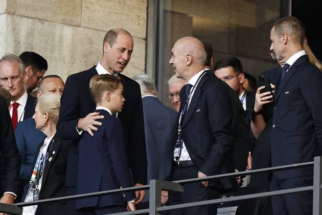 BERLIN - (l-r) Prince William, George Alexander Louis, DFB president Bernd Neuendorf, UEFA president Aleksander Ceferin in the stands during the UEFA EURO, EM, Europameisterschaft,Fussball 2024 Final match between Spain and England at the Olympiastadion on July 14, 2024 in Berlin, Germany. ANP Hollandse Hoogte MAURICE VAN STEEN UEFA EURO 2024 FINAL 2024 xVIxANPxSportx xVanxSteenxFotografiexIVx 503474478 originalFilename: 503474478.jpg