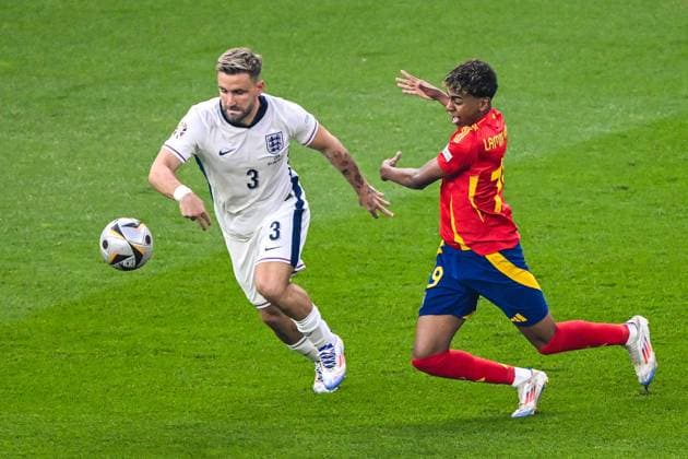 BERLIN - (l-r) Luke Shaw of England, Lamine Yamal of Spain during the UEFA EURO, EM, Europameisterschaft,Fussball 2024 Final match between Spain and England at the Olympiastadion on July 14, 2024 in Berlin, Germany. ANP Hollandse Hoogte UEFA EURO 2024 FINAL 2024 xVIxANPxSportx xGerritxvanxKeulenxIVx 503474603 originalFilename: 503474603.jpg