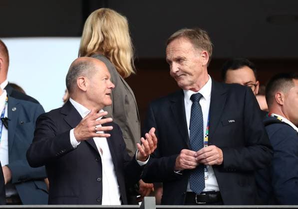14 07 2024, xtgx, Football EM 2024 Final, Spain England emspor, f l Chancellor Olaf Scholz SPD , Managing Director Hans Joachim Watzke Borussia Dortmund UEFA REGULATIONS PROHIBIT ANY USE OF PHOTOGRAPHS as IMAGE SEQUENCES and or QUASI VIDEO Berlin
