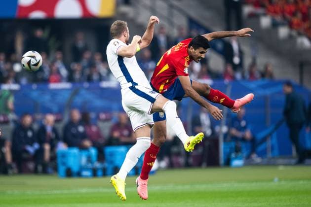 240714 Harry Kane of England and Rodrigo Hernandez of Spain during the UEFA Euro 2024 Football Championship final between Spain and England on July 14, 2024 in Berlin Photo Mathias Bergeld BILDBYRAN code MB MB0946 fotboll football soccer fotballs em europamästerskap em uefa euro uefa european football championship euro 2024 final spanien spain england bbeng  Copyright: MATHIASxBERGELD BB240714MB050