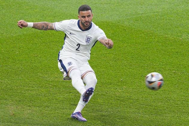 Kyle Walker of England in action Spain v England, UEFA European Championship, EM, Europameisterschaft 2024, Final, Football, Olympiastadion, Berlin, Germany, 14 Jul 2024 EDITORIAL USE ONLY No use with unauthorised audio, video, data, fixture lists, club league logos or live services. Online in-match use limited to 120 images, no video emulation. No use in betting, games or single club league player publications. Copyright: xDavexShopland Shutterstockx 14583342cb