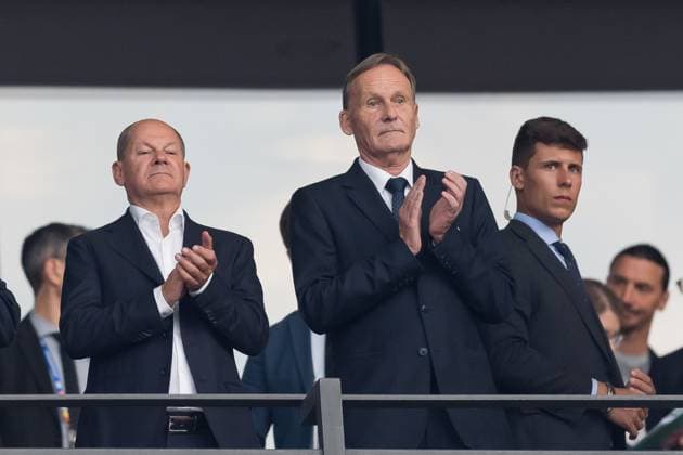 Football, men, season 2023 24, UEFA Euro EM 2024, final in Berlin, Spain England, from l Chancellor Olaf Scholz and 1 Vice President Hans Joachim Watzke German Football Association, DFB , 14 07 2024, Copyright: xSebastianxRäppold MatthiasxKochx