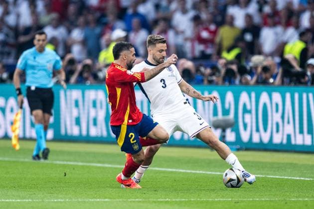 240714 Daniel Carvajal of Spain and Luke Shaw of England during the UEFA Euro 2024 Football Championship final between Spain and England on July 14, 2024 in Berlin Photo Mathias Bergeld BILDBYRAN code MB MB0946 fotboll football soccer fotballs em europamästerskap em uefa euro uefa european football championship euro 2024 final spanien spain england bbeng  Copyright: MATHIASxBERGELD BB240714MB055
