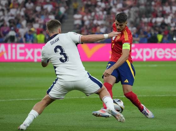 14 07 2024, Olympiastadion, Berlin, GER, EM UEFA 2024, Final, Spain vs England, in the picture Luke Shaw England , Ãlvaro Morata Spain Defodi 506 20240714 hbr 3333 Defodi-506