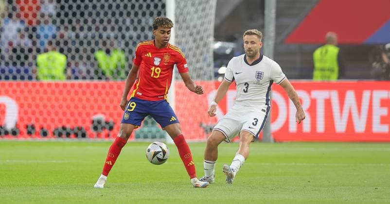 Spain England UEFA EURO 2024 Final Berlin, 14 07 2024, Olympiastadion, UEFA EURO 2024 Germany, Final, Spain ESP England ENG , Pictured f l lamine Yamal 19, ESP , Luke Shaw 3, ENG ,