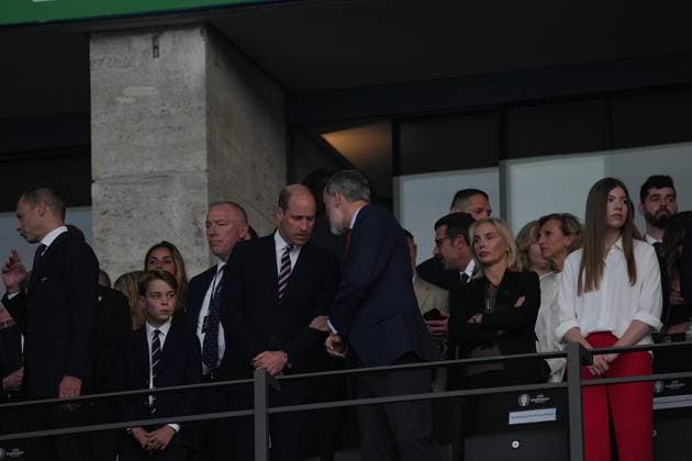 14 07 2024, Olympiastadion, Berlin, GER, EM UEFA 2024, Final, Spain vs England, in the picture HRH Prince William Arthur Philip Louis, Prince of Wales in conversation with, Felipe VI , King of Spain, son George l , daughter Sofia Defodi 506 20240714 hbr 3084 Defodi-506